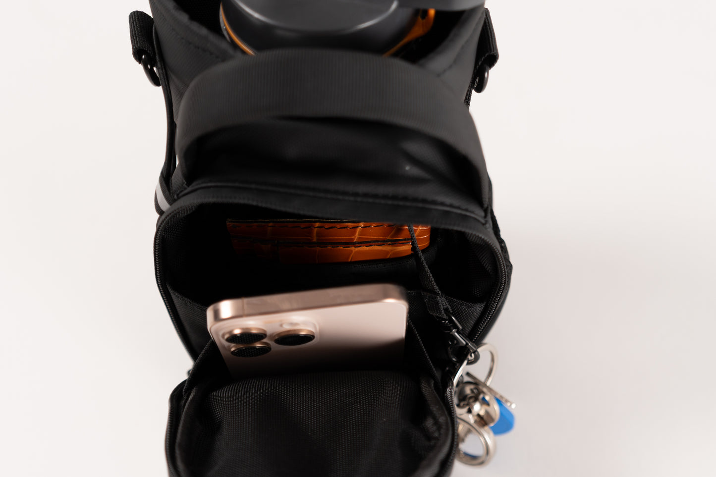 Veyro Magnetic Gym Bag – Hands-Free Workout Companion